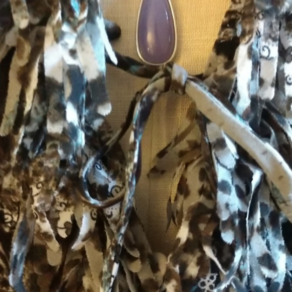 CHRISTMAS Ribbon Cut Animal Print Neutral Color Blouse NWT - Picture 3 of 8